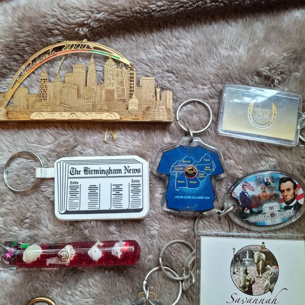 26 Vintage Southern USA Travel Souvenirs - Keychains - Alabama, Georgia - 90s